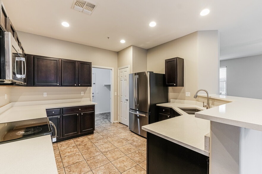 Building Photo - 1444 N 80th Dr