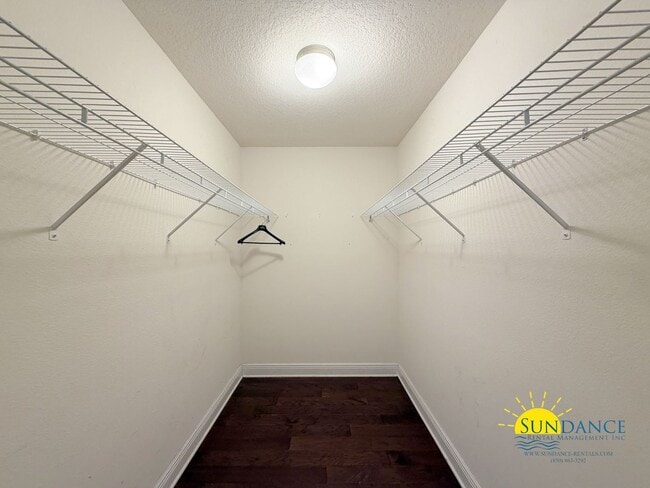 Building Photo - Charming 3-Bedroom Home on a Sidewalk-Lined Cul-de-Sac Near the Bay!