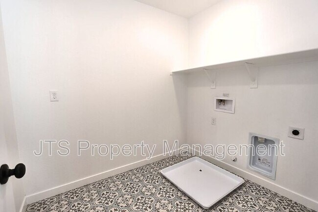 Building Photo - 4266 Aura Way