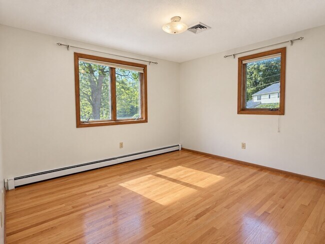 Building Photo - 39 Ingleside Rd