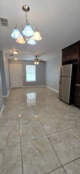 Building Photo - 1302 Quitaca Dr