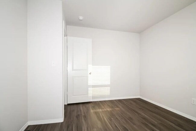 Building Photo - 2408 Rosewood Ln