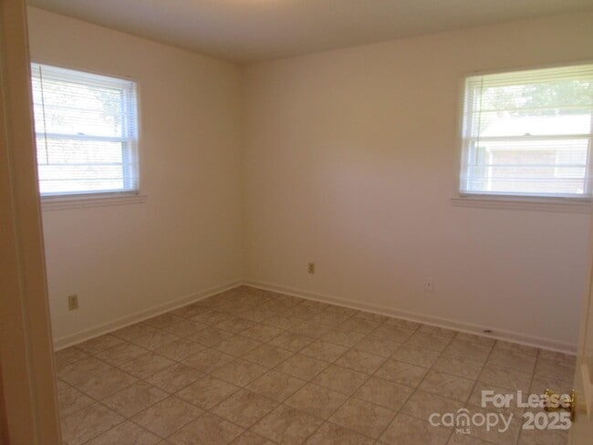 Building Photo - 6016 Pleasant Grove Rd