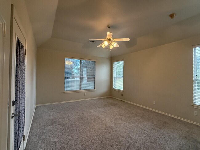 Building Photo - 4-bedroom property in a fantastic North Edmond