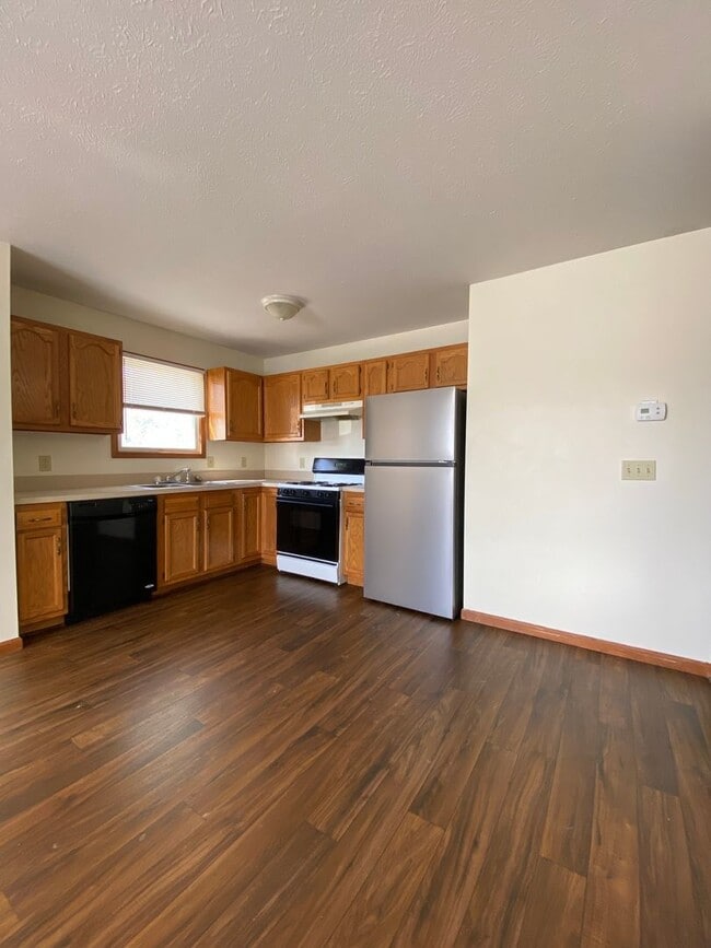 Building Photo - 212 Stonewall Ct