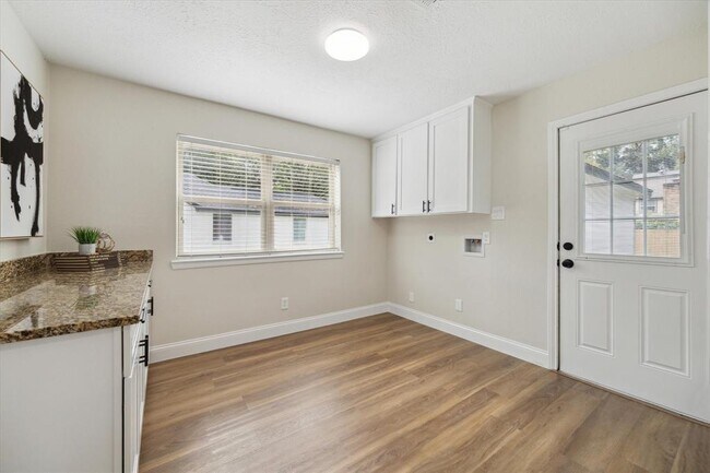 Building Photo - 6410 Meadowtrace Dr