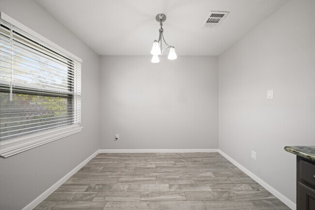 Building Photo - 5013 Camden Ln