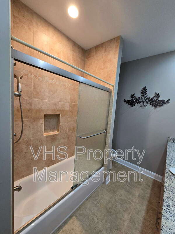 Building Photo - 2400 Lakeview Pkwy