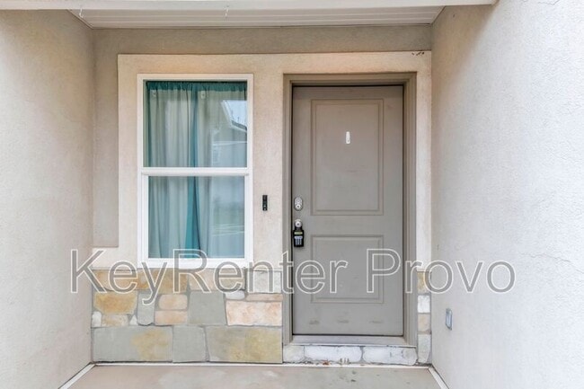 Building Photo - 1042 N 120 E St