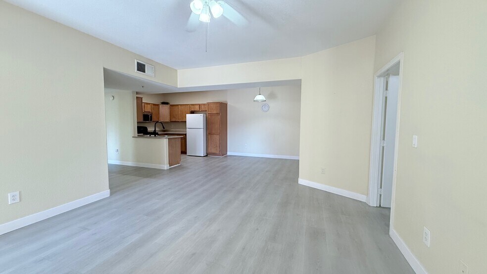 Building Photo - 2291 W Horizon Ridge Pky