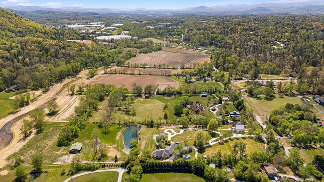 Building Photo - 800 Cane Creek Rd