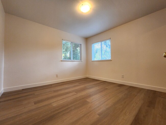 Building Photo - Beautiful Remodeled Duplex in Palo Alto Av...