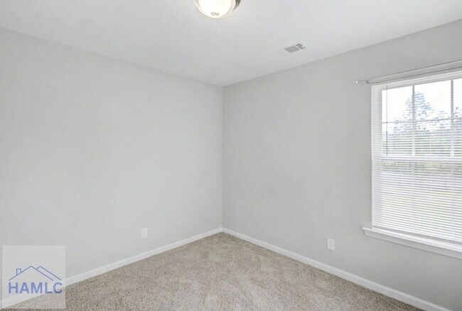 Building Photo - 18 Sunflower Cir NE