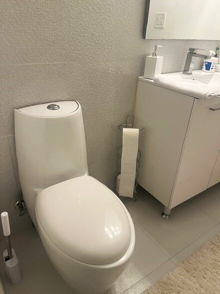 Building Photo - 3180 S Ocean Dr