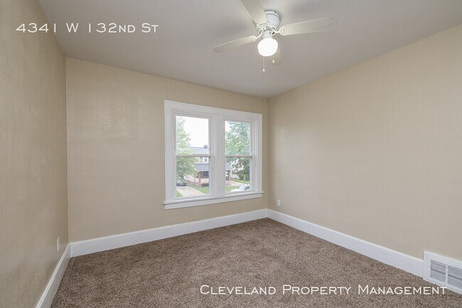 Building Photo - Updated West Side Colonial