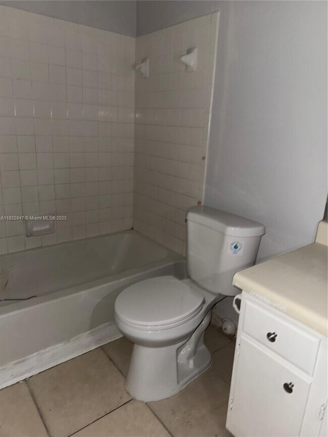 Building Photo - 3320 Pinewalk Dr N