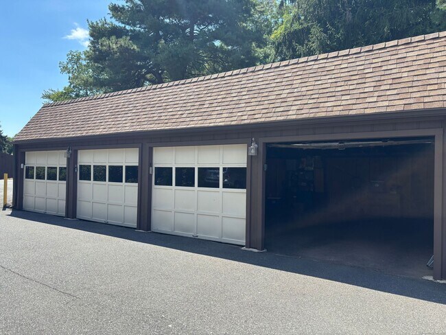 Building Photo - 133 Knapps Hwy