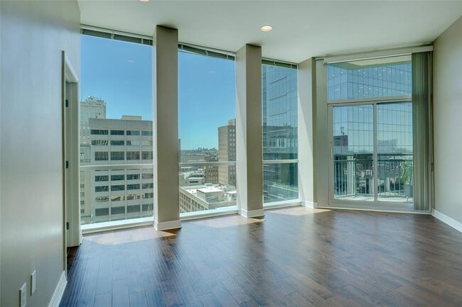 Building Photo - 500 Throckmornton-7222