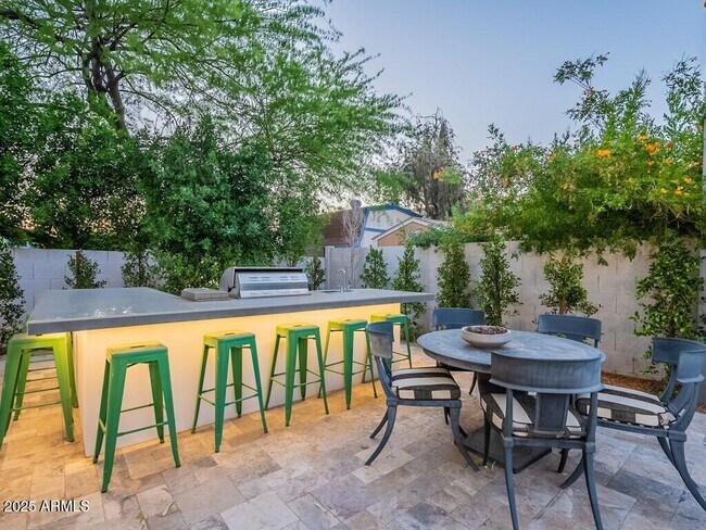 Building Photo - 4748 E Redfield Rd