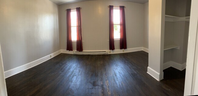 Building Photo - 220 Walnut Place