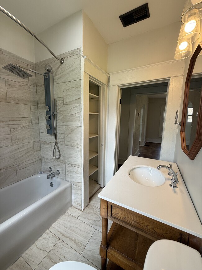 Building Photo - 1225 15th Way SW