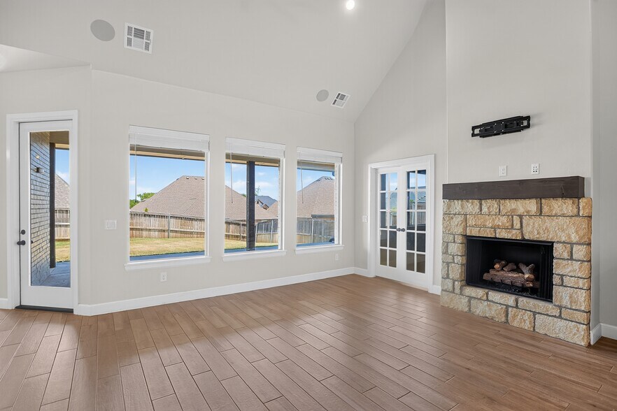 Building Photo - 709 Timber Trl