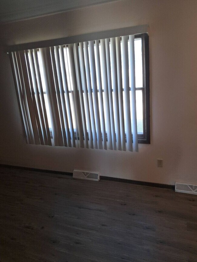 Building Photo - 9537WBradleyRdM