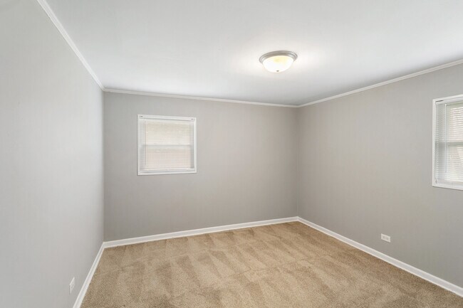 Building Photo - 129 Nauvoo St