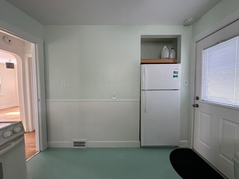 Building Photo - 160 W Milton Ave