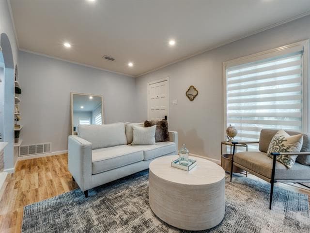 Building Photo - 5739 Ellsworth Ave