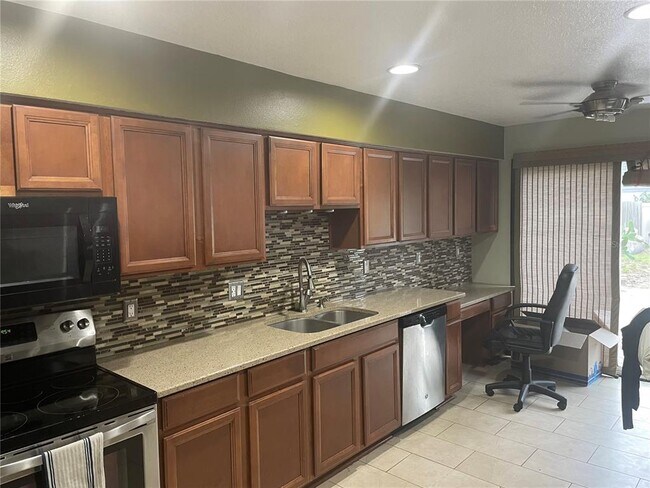 Building Photo - 9828 Bubbling Brook Ct