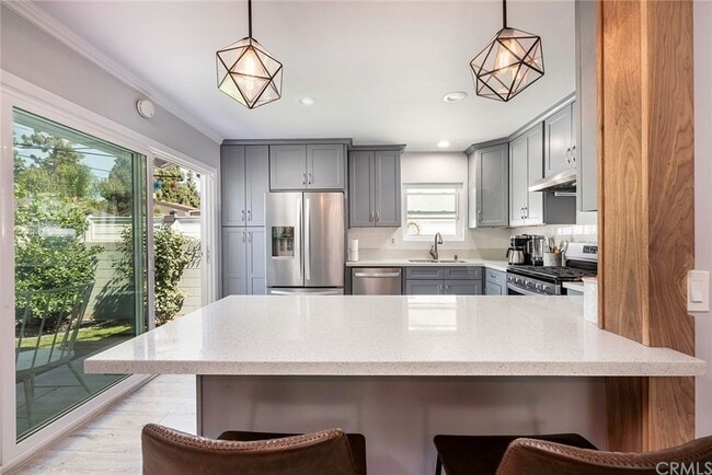 Building Photo - 5635 Pimenta Ave