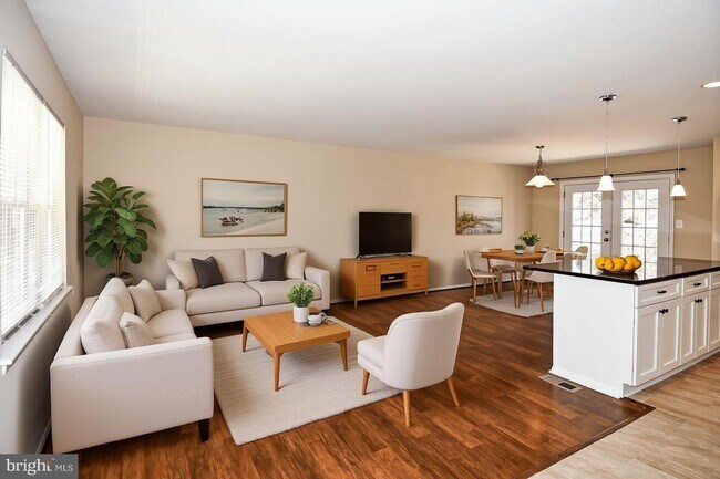 Building Photo - Beautifully renovated 3-bedroom, 2.5-bath detached home