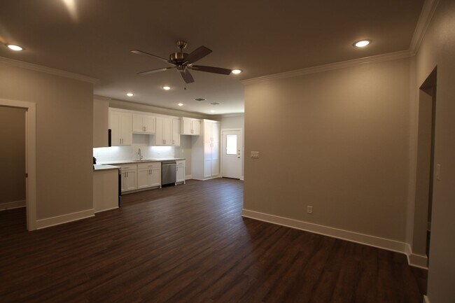 Building Photo - 727 Freedom Way