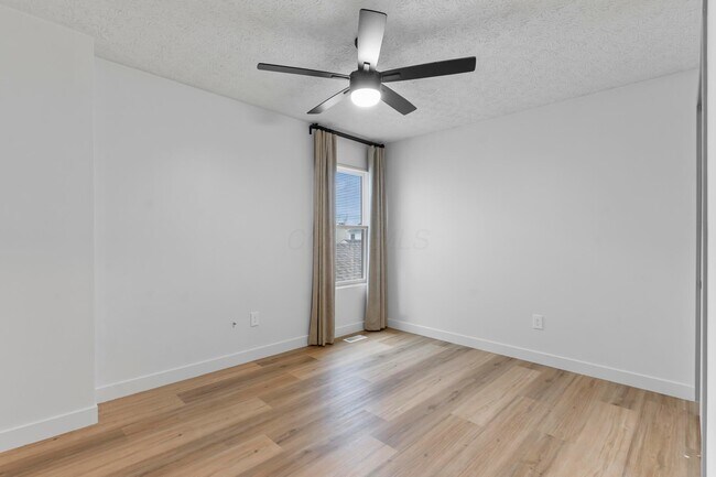 Building Photo - 2641 River Look Dr