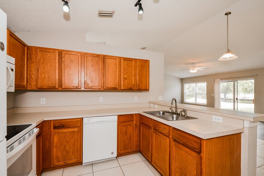 Building Photo - 11506 Summit Rock Ct