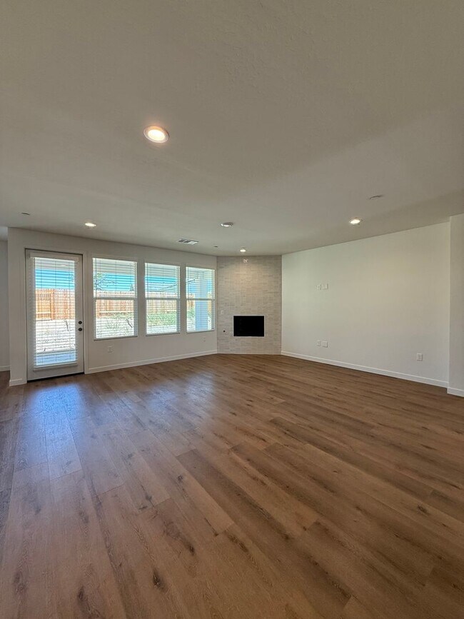 Building Photo - 16806 Mairs Dr