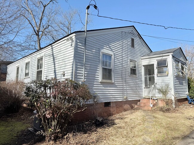 Building Photo - 2BR Normaltown Home