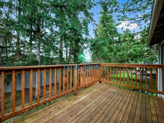 Building Photo - Beautiful 5-Bed Single-Family Home in Prime Kirkland Location!