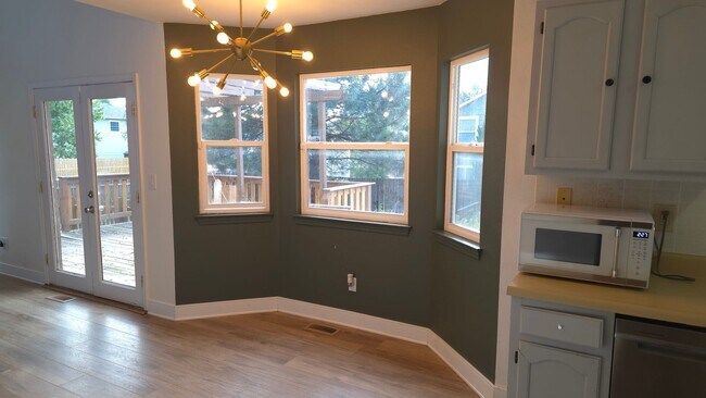 Building Photo - Tri-level home near Ft. Carson!!!