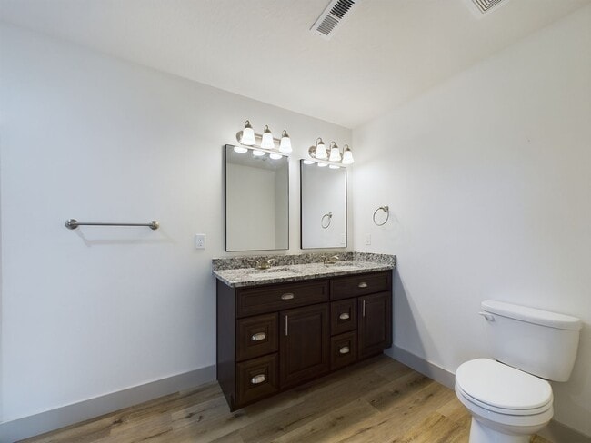 Building Photo - 3 Bed 2 Bath w/ Fence Built in 2022 Availa...