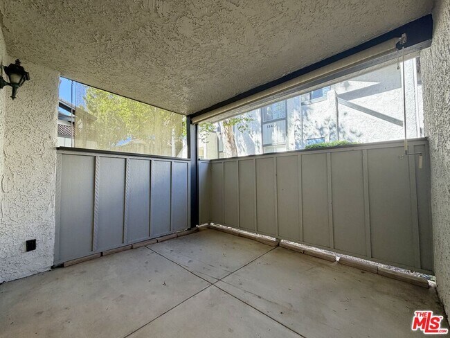 Building Photo - 1348 E Hillcrest Dr