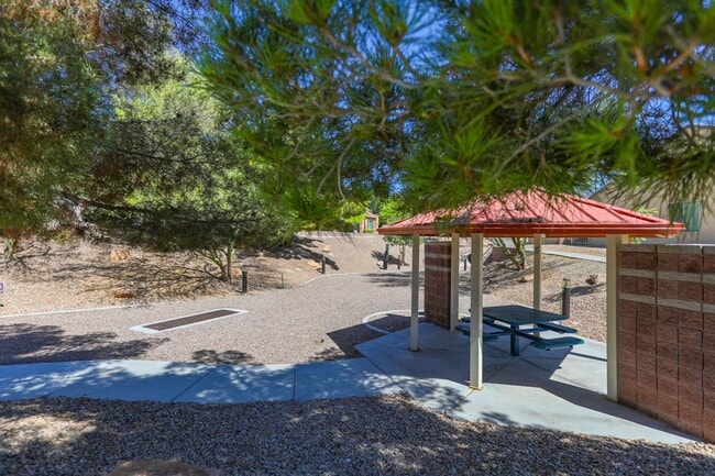 Building Photo - 55+, Age Restricted, 2 Bed, 2 Bath, Single...