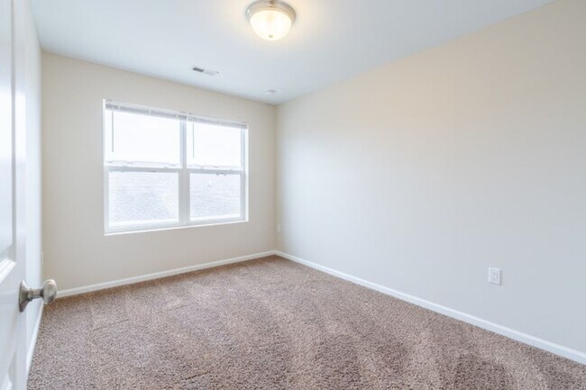 Building Photo - Huge, Open Floor Plan Townhome for RENT at Johnston Common Brownstones!