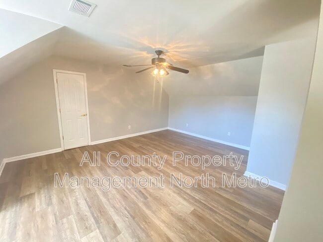 Building Photo - 1610 Elgaen Pl Dr