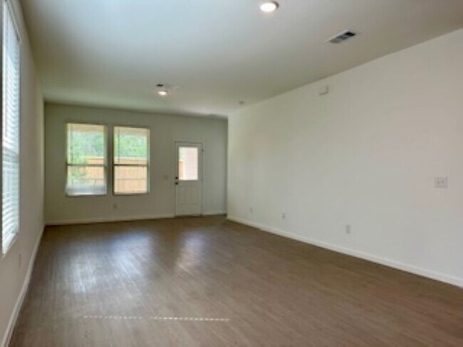 Building Photo - 500 Kinglet Dr