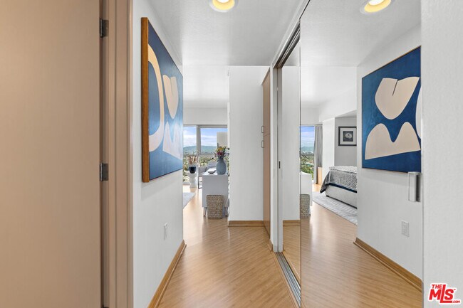 Building Photo - 13700 Marina Pointe Dr