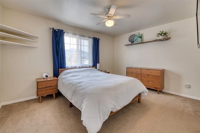 Building Photo - Spacious 4 bed/ 3 bath Hamilton Home