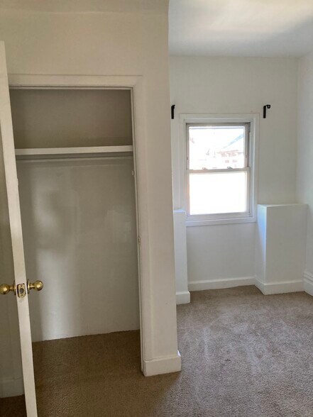 Building Photo - 370 S Negley Ave