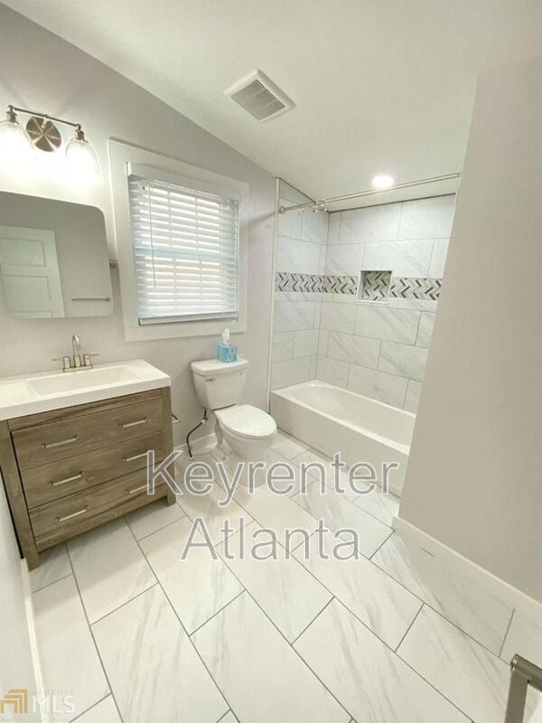 Building Photo - 1127 Dobbs Dr SE